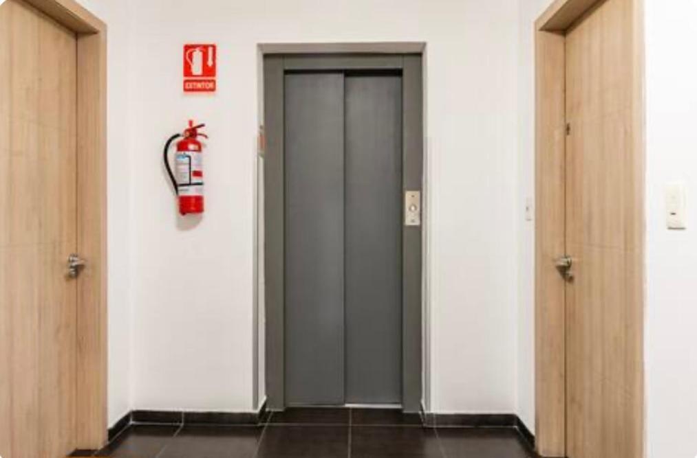 En Pocitos, Con Piscina Y Garaje