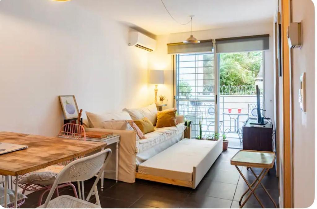 En Pocitos, Con Piscina Y Garaje Apartamento *